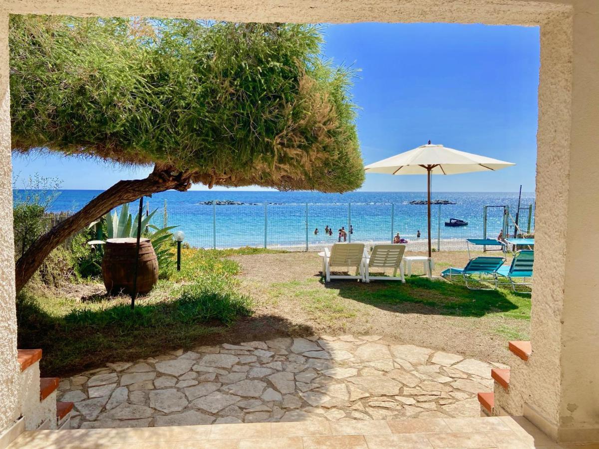 Paradise Beachfront Villa, Porto Columbu, Sardinia Porto Columbu - Perd'E Sali Dış mekan fotoğraf